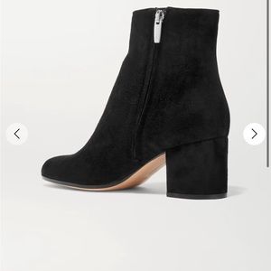 GIANVITO ROSSI
Margaux 65 suede ankle boots